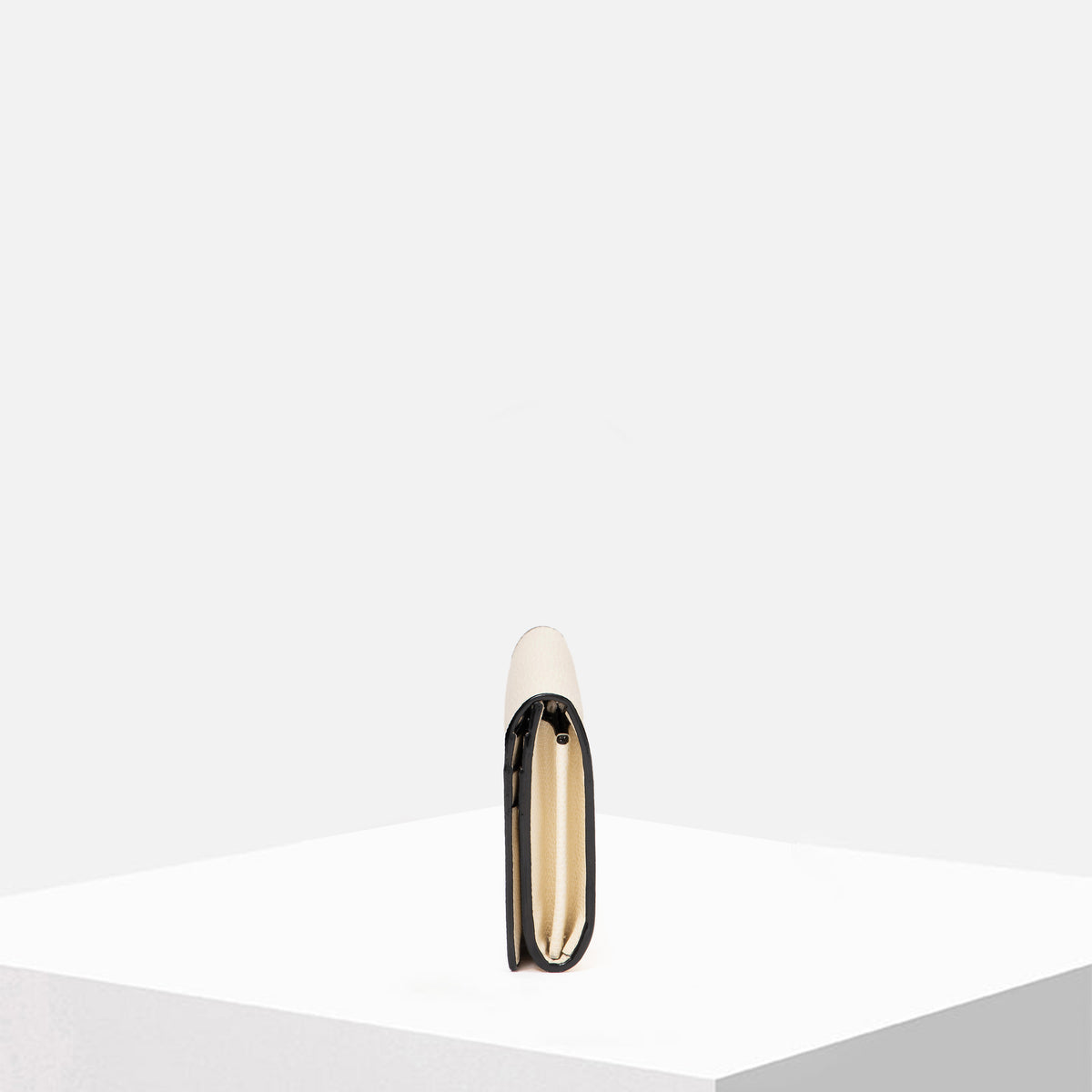 小銭入れ付き長財布 8カード – Valextra - ヴァレクストラ 公式  