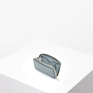 ヴァレクストラ ラウンドジップ ミニ ウォレット パウダーブルー