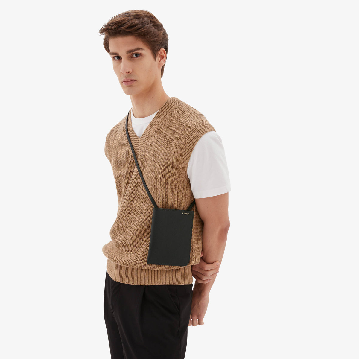 ヴァレクストラ　クロスボディソフトドキュメントホルダー クロスボディ ソフト ドキュメント ホルダー – Valextra