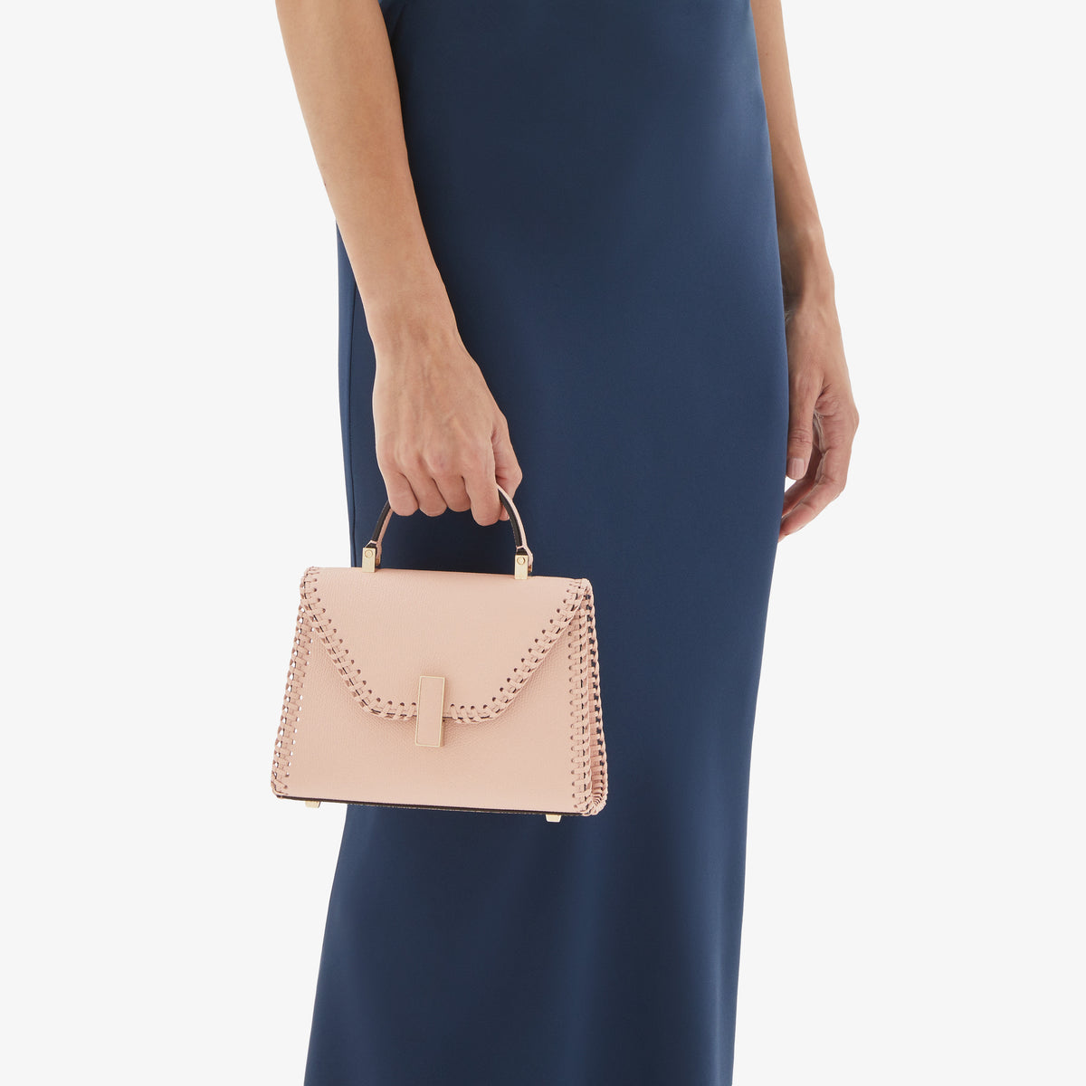 マイクロ イジィデ ブランケットステッチ – Valextra