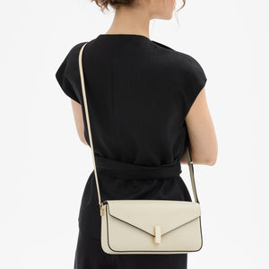 ヴァレクストラ イジィデ ショルダーバッグ ホワイト