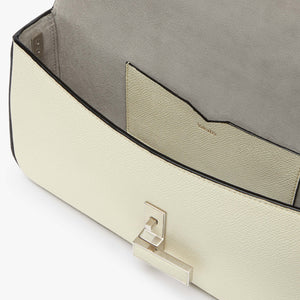 ヴァレクストラ イジィデ ショルダーバッグ ホワイト