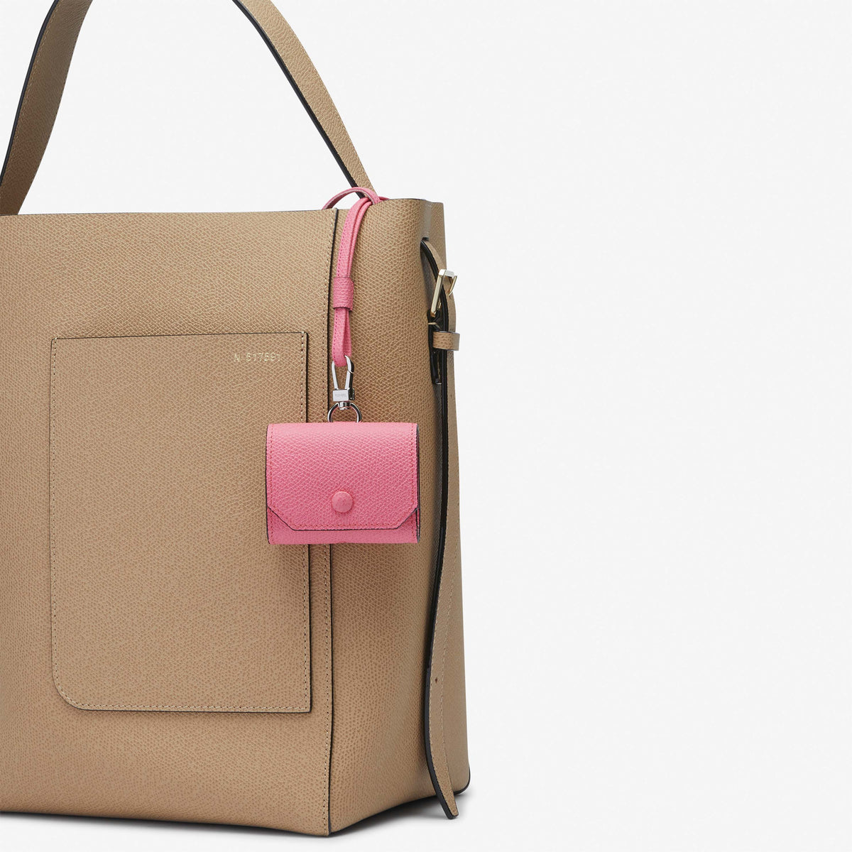 ストラップ付 エアポッズプロケース – Valextra - ヴァレクストラ 公式