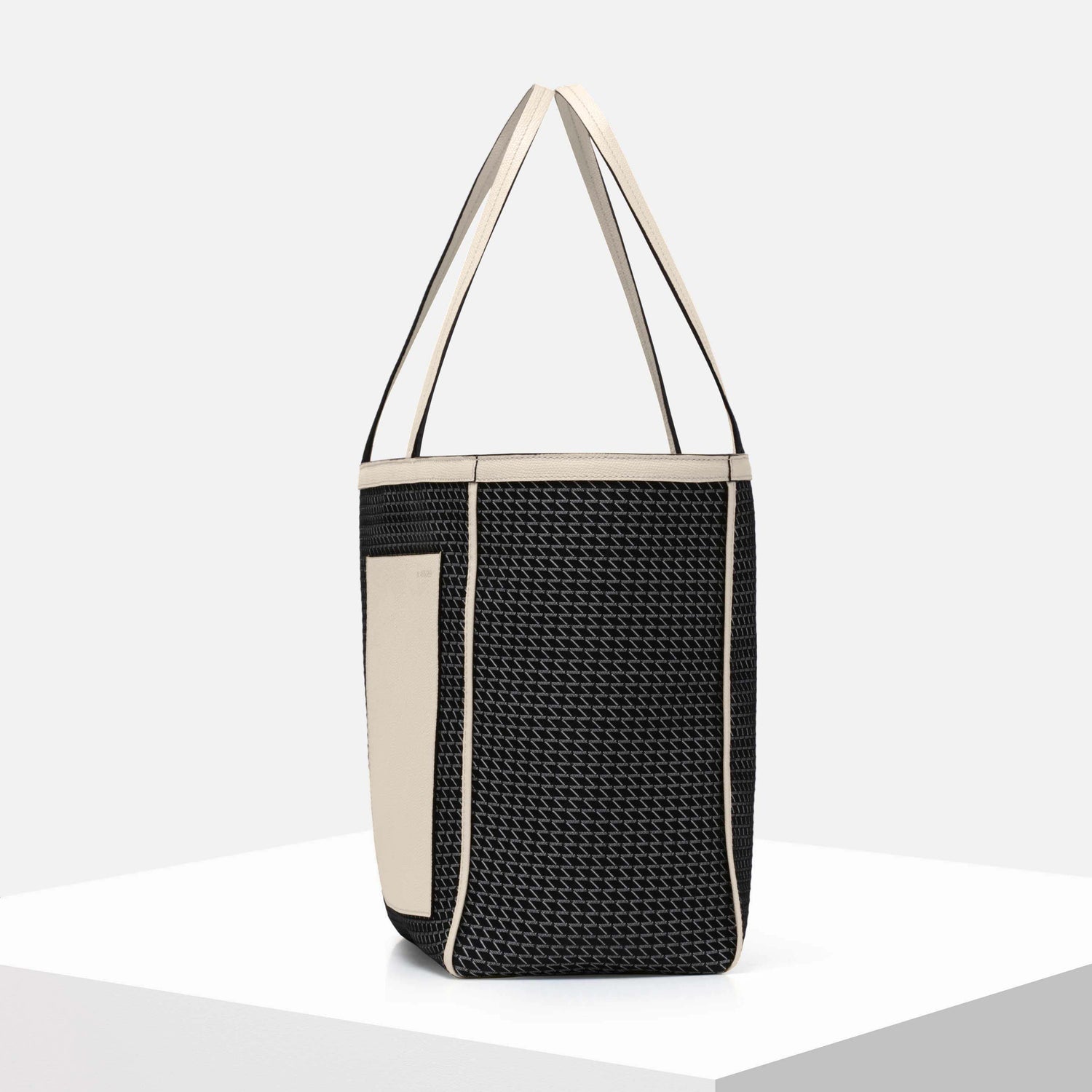 Valextra（ヴァレクストラ）の「Valextra K Val weekend bag（）」 - WEAR