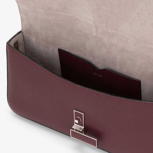 ヴァレクストラ　イジィデ ショルダーバッグ　アマラント