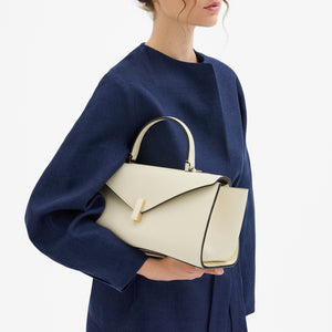 ヴァレクストラ　イジィデ エディター　ホワイト