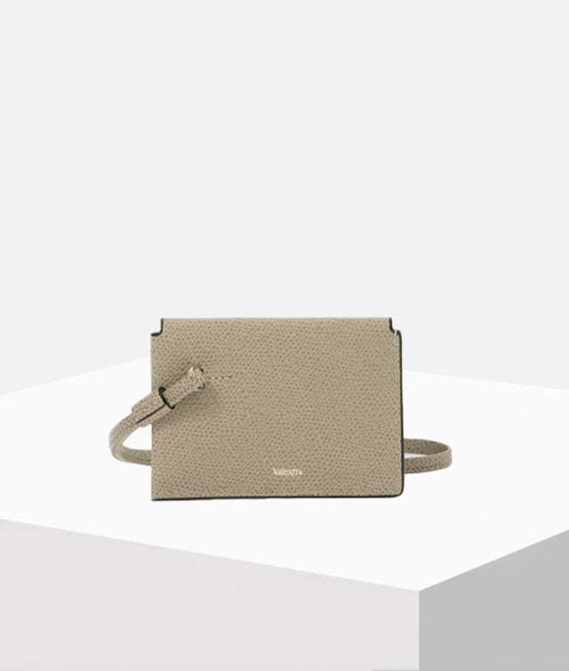 小銭入れ付きコンパクト二つ折り 3カード – Valextra